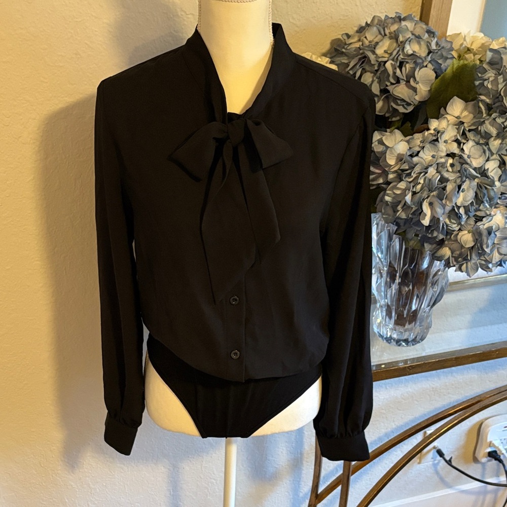 Kate Kasin long sleeve, bowtie neck, button front bodysuit in size medium